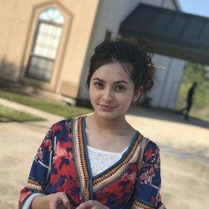 Meet your Posher, Karely